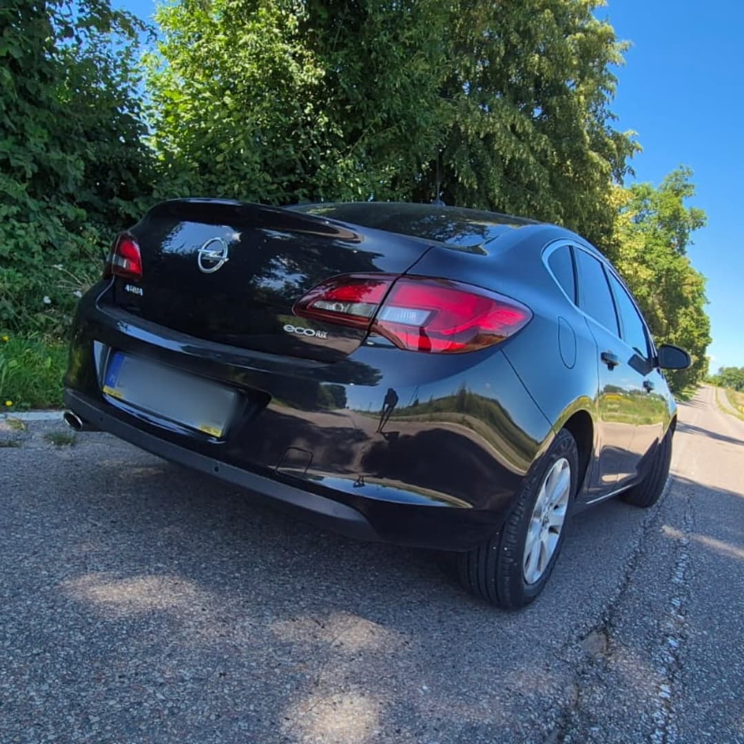Opel Astra sedan